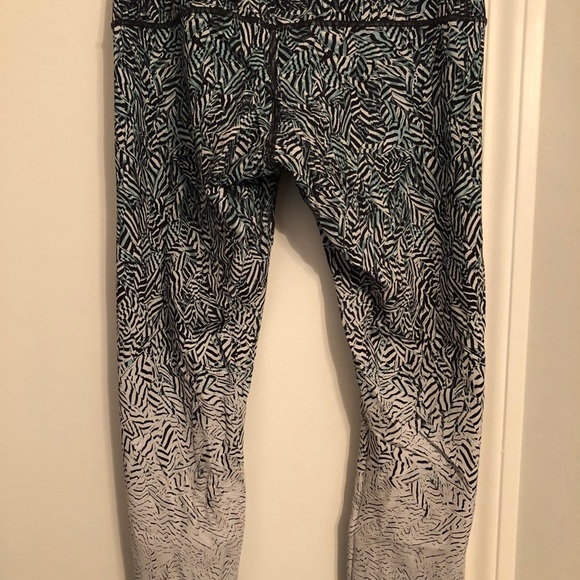 Lululemon invigorate crop leggings - Picture 3 of 3